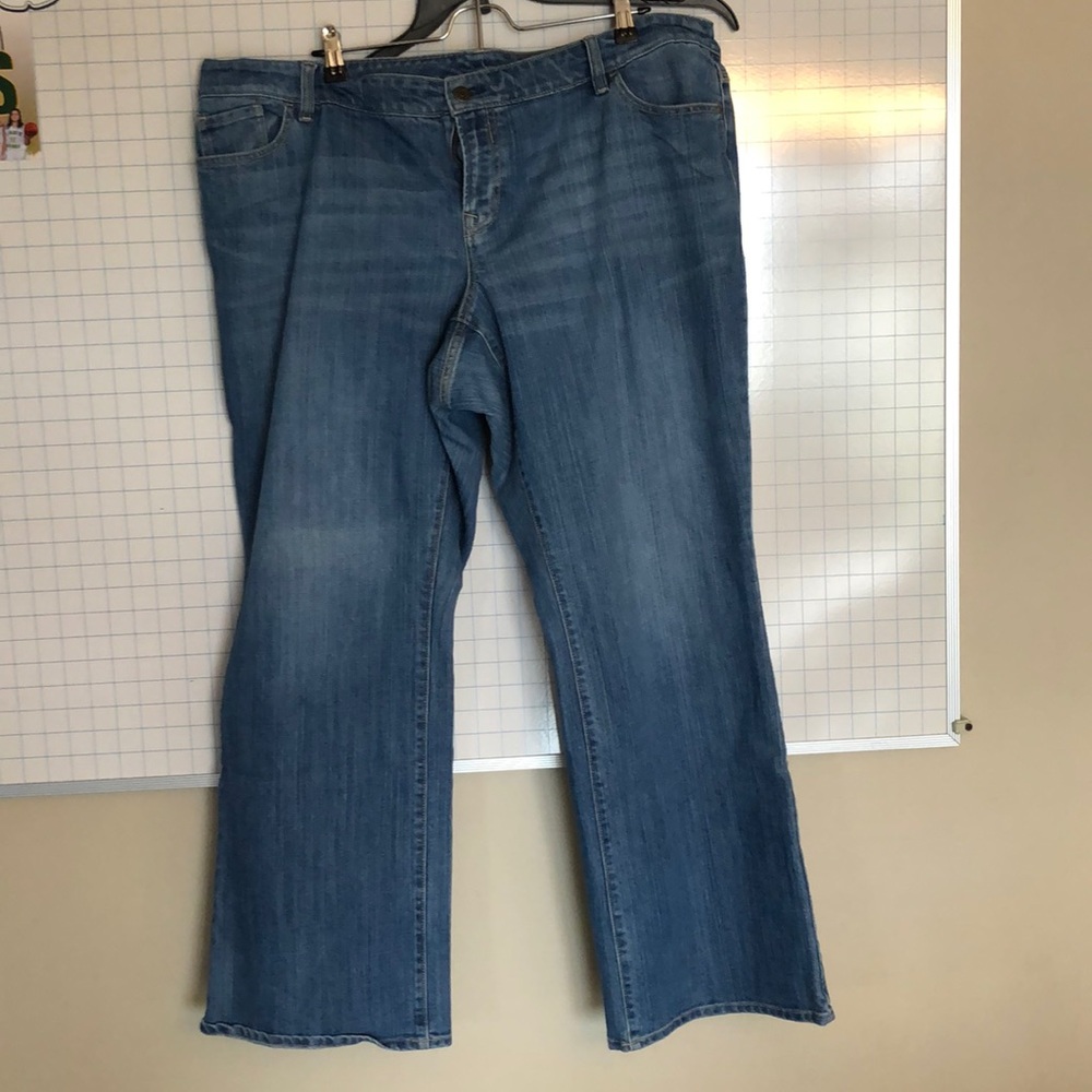 Medium wash Old Navy Boot Cut Jean. 22 tall.